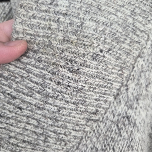 Eddie Bauer Sweater - Picture 2 of 4